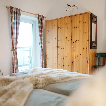 Schwalbennest Velden * フェルデン・アム・ヴェルターゼー