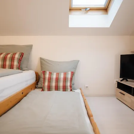 アパート Schwalbennest Velden フェルデン・アム・ヴェルターゼー